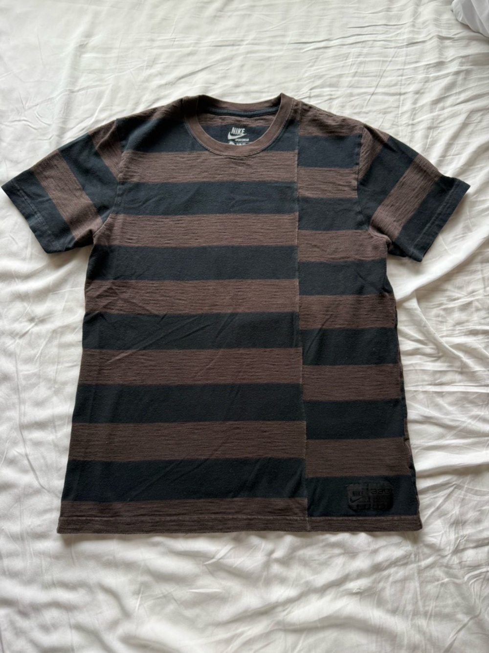 Men’s Nike LeBron Soft Grunge Virescit Vulnere Virtus Striped T-Shirt Sz. L
